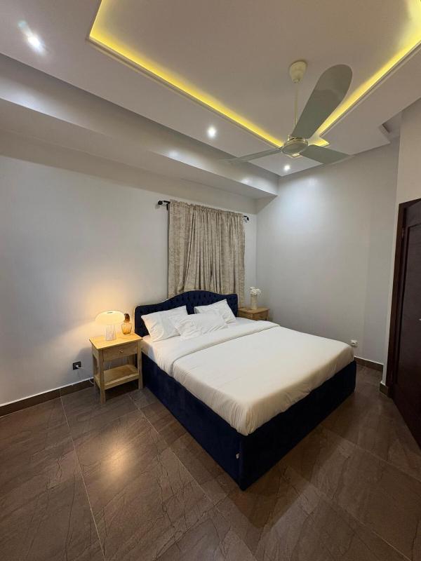 Maison cosy de 2 chambres avec parking privé - image 4