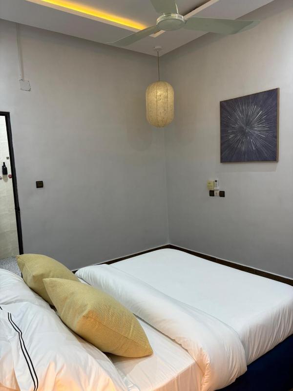 Maison cosy de 2 chambres avec parking privé - image 13