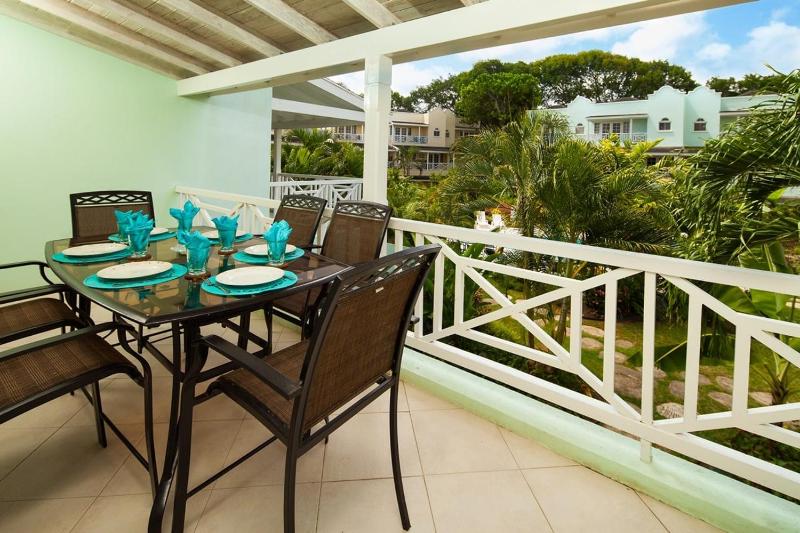 Oppposite Beach with Pool - Margate 4 2 bed - image 6