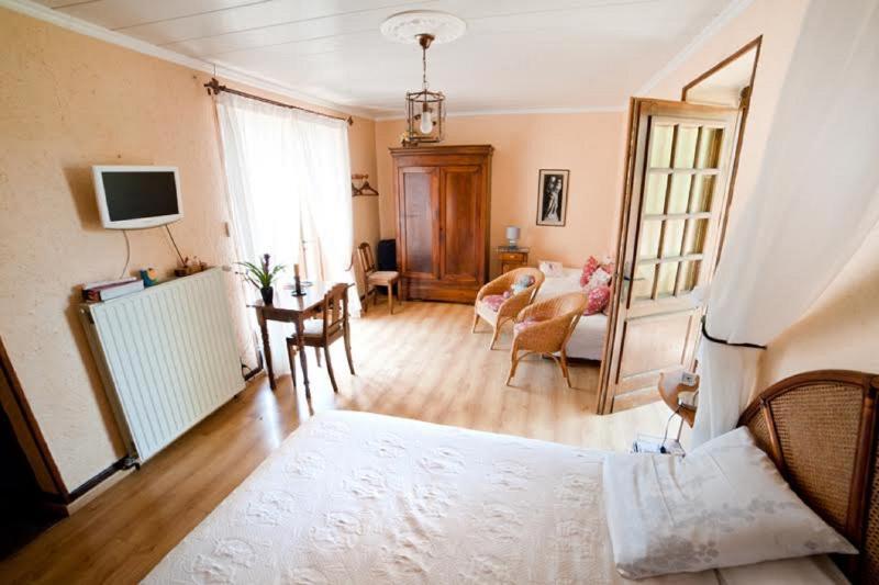 Triple Room with Garden View image 3