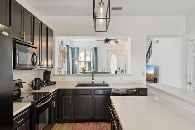 New Listing! - 10 Mins to Disney! - image 19
