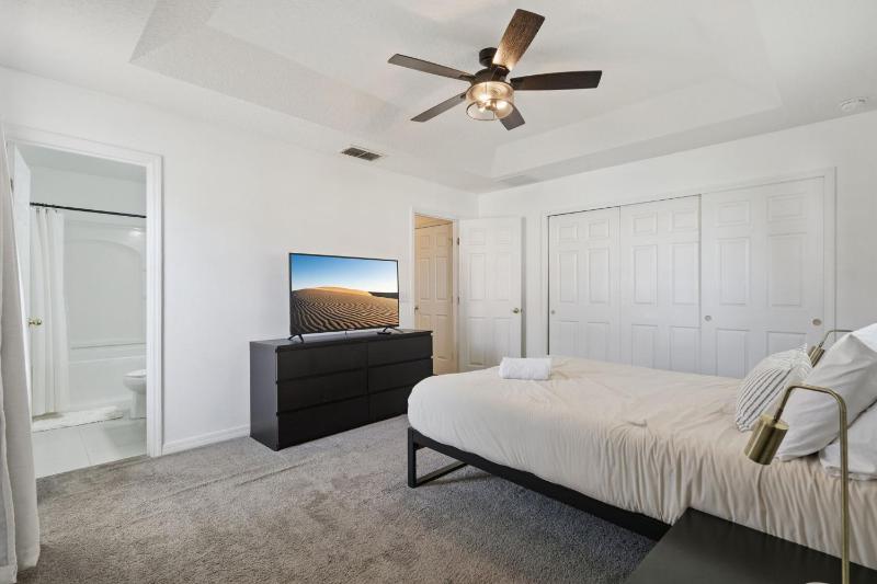 New Listing! - 10 Mins to Disney! - image 15