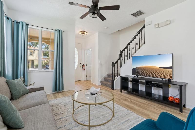 New Listing! - 10 Mins to Disney! - image 28