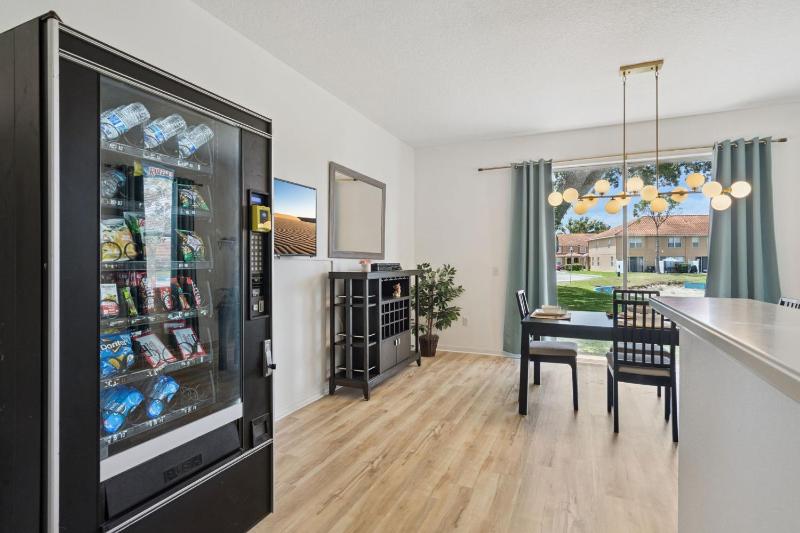 New Listing! - 10 Mins to Disney! - image 9