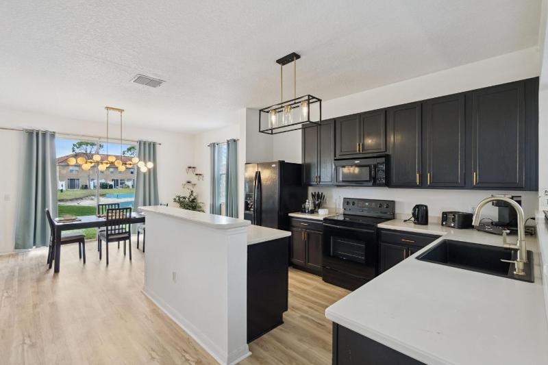 New Listing! - 10 Mins to Disney! - image 2