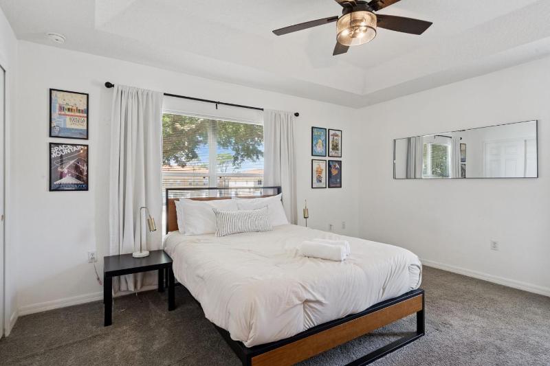 New Listing! - 10 Mins to Disney! - image 8