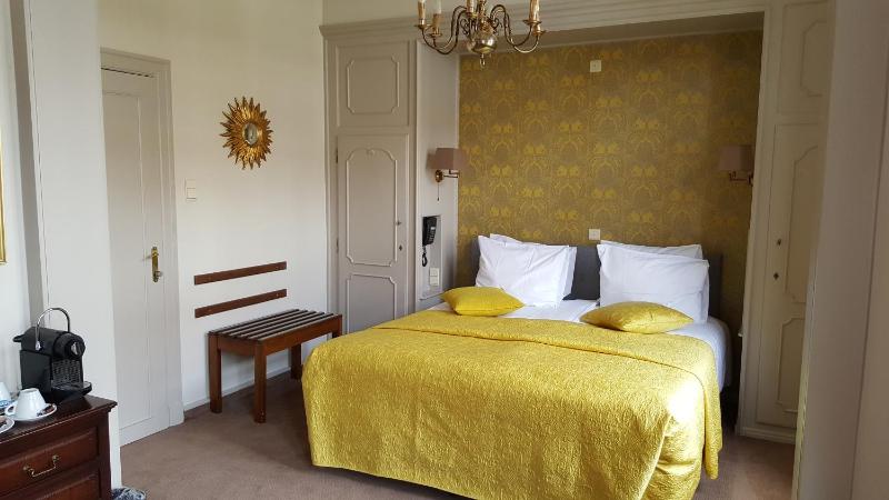 Deluxe Twin Room image 3