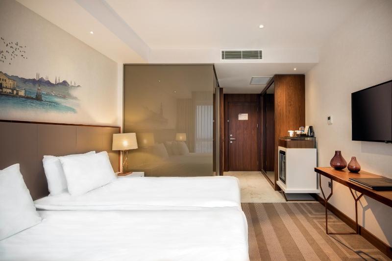 Economy Double or Twin Room image 3