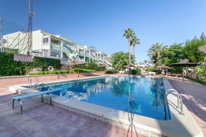 Magnifico chalet con piscina - image 14