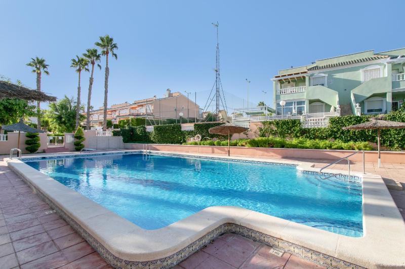 Magnifico chalet con piscina - image 26