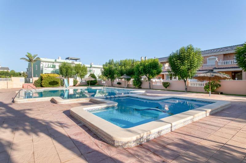 Magnifico chalet con piscina - image 32