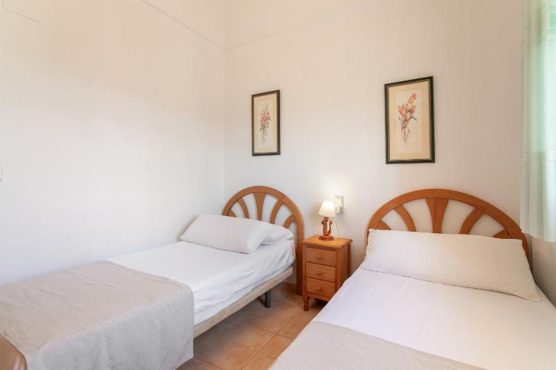 Magnifico chalet con piscina - image 33
