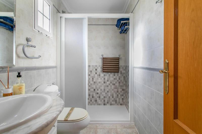 Magnifico chalet con piscina - image 31