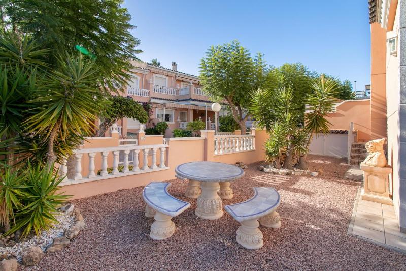 Magnifico chalet con piscina - image 21