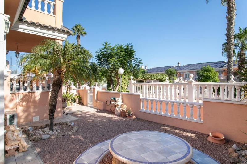 Magnifico chalet con piscina - image 25