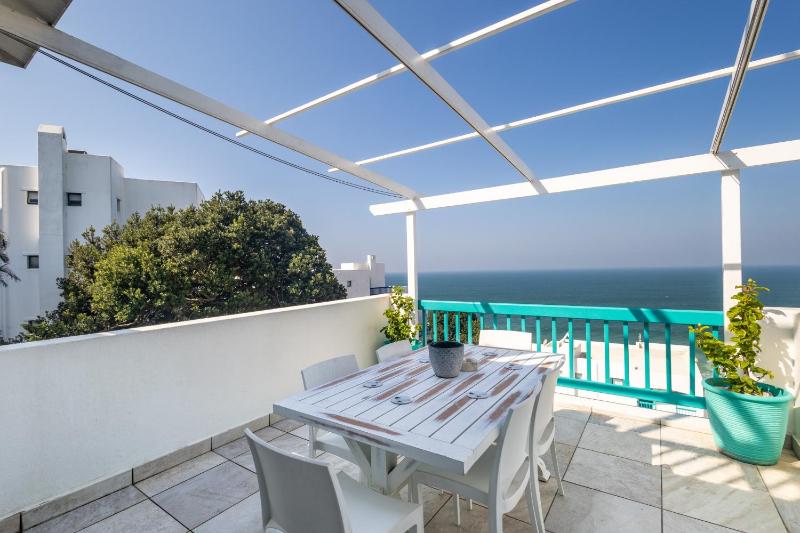 Santorini Ballito 180º Sea Views Braai and Pool - image 8