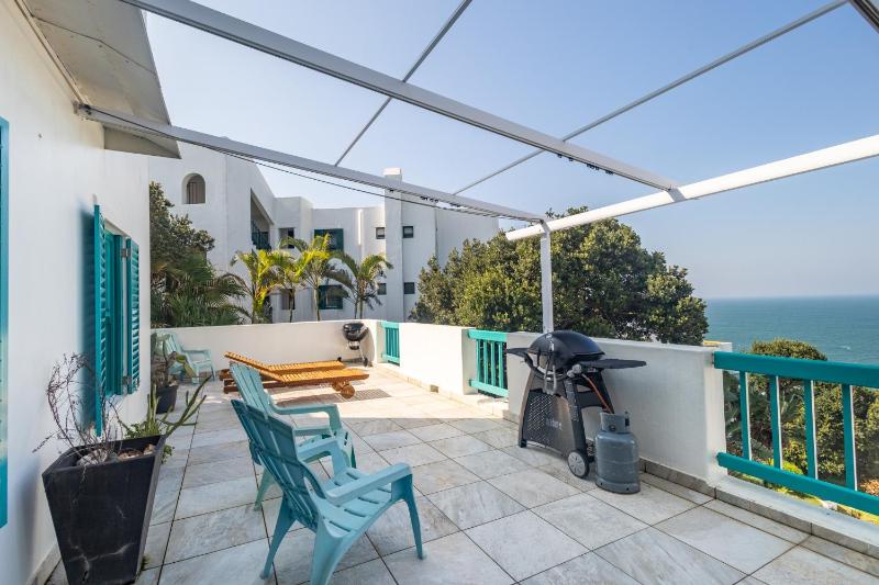 Santorini Ballito 180º Sea Views Braai and Pool - image 15