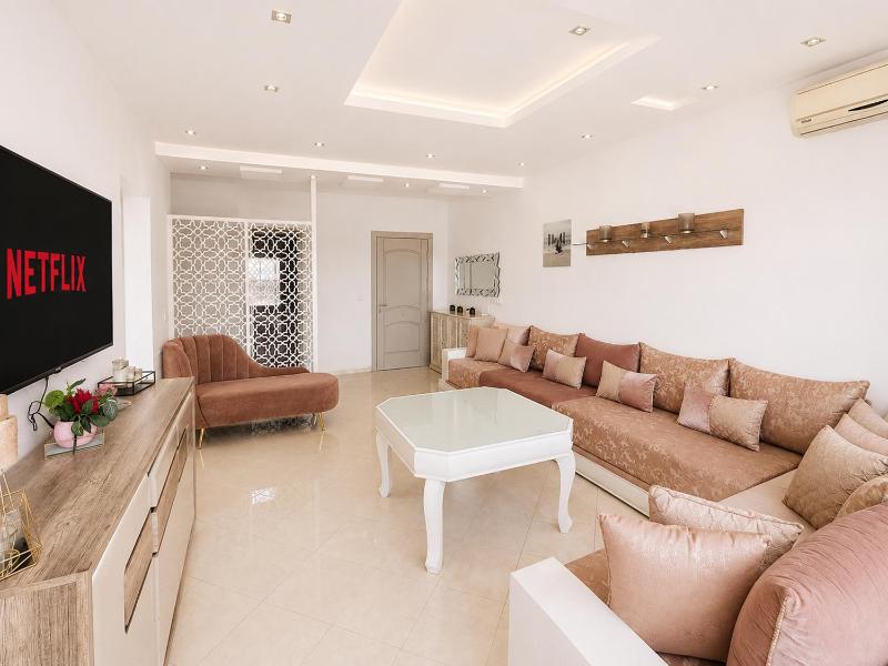 Corniche Ocean View appartement - premium and location-focused - Piscine & Wifi & Parking & AC - image 2