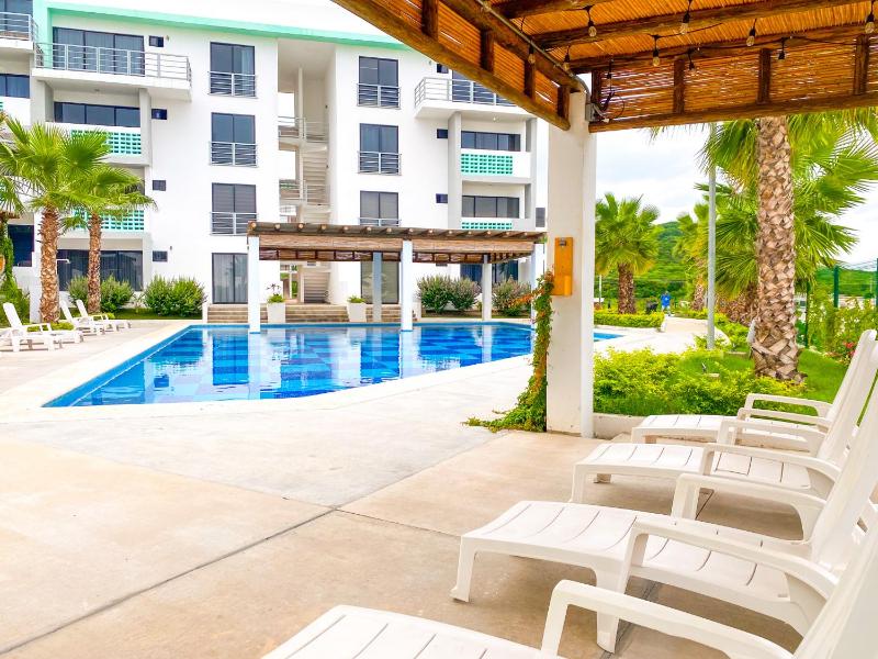 Indigo Modern Apt Steps from Playa Brujas Beach - image 32