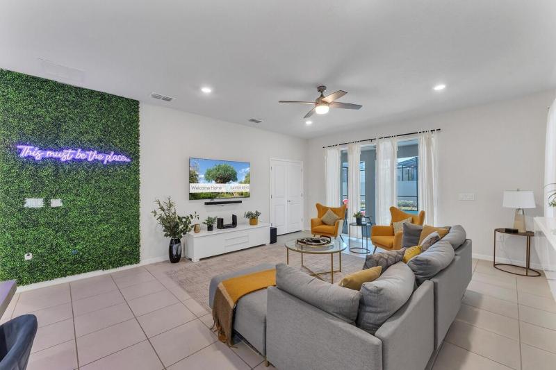 Windsor Island Oasis - image 28