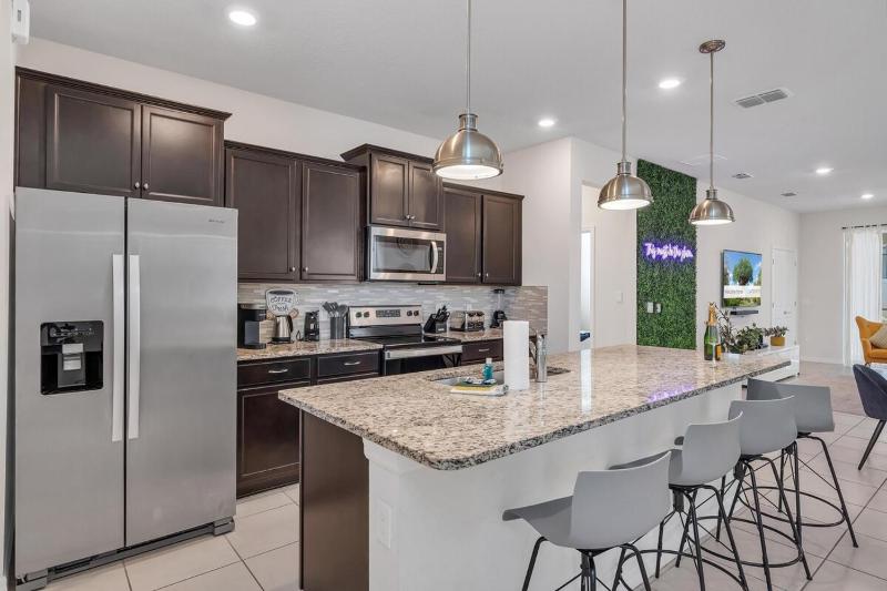 Windsor Island Oasis - image 35