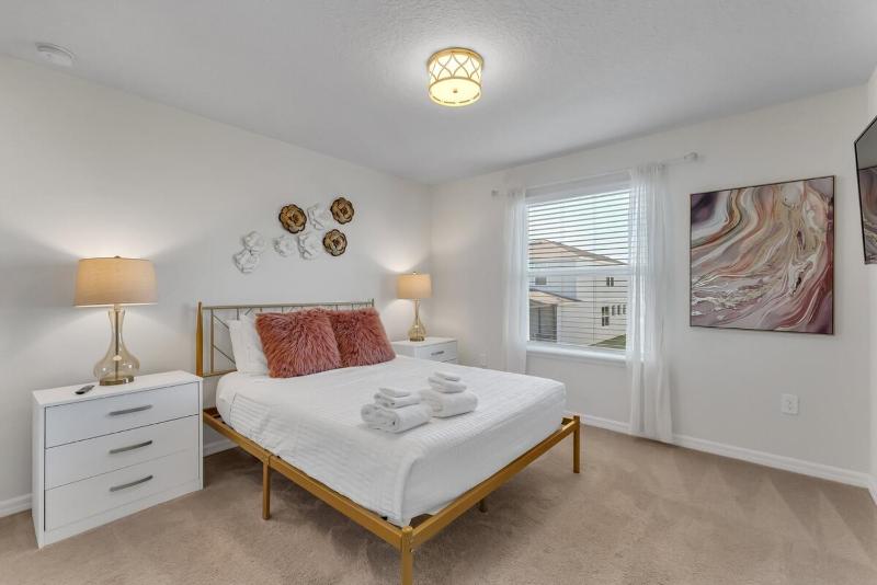 Windsor Island Oasis - image 37