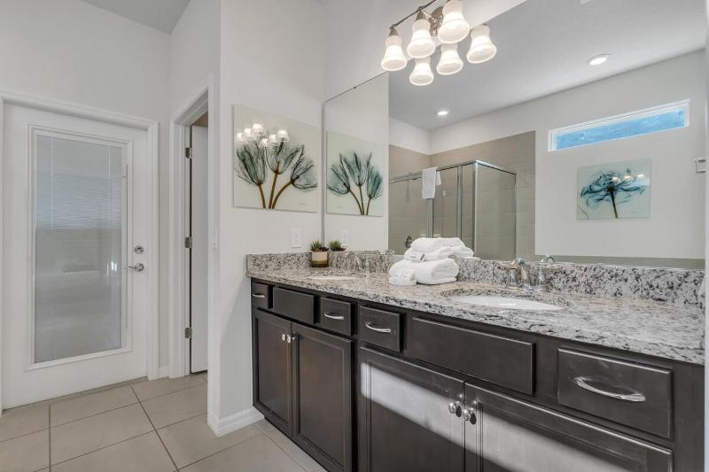 Windsor Island Oasis - image 32