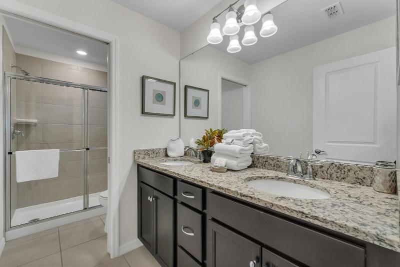 Windsor Island Oasis - image 30