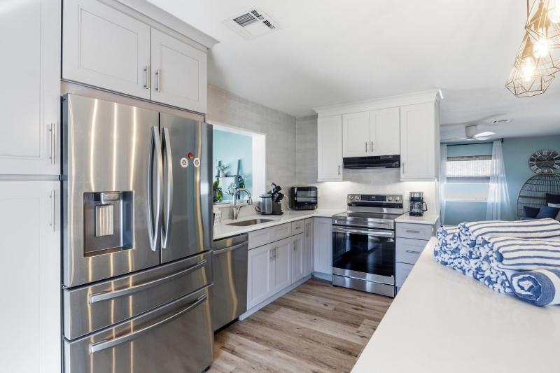 Sea Salt & Sunny Days Pool Spa Putting Green by Anna Maria Life Vacation Rentals - image 9
