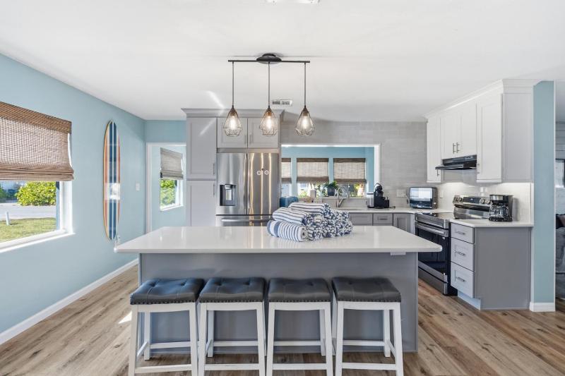 Sea Salt & Sunny Days Pool Spa Putting Green by Anna Maria Life Vacation Rentals - image 11