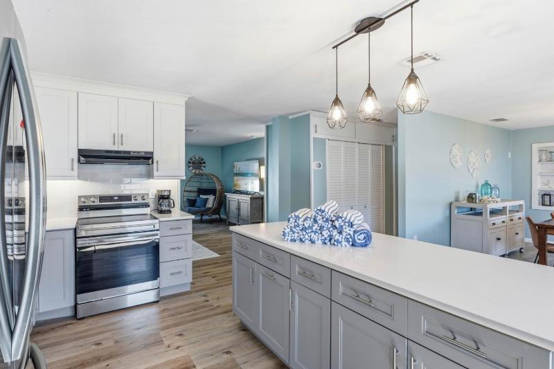 Sea Salt & Sunny Days Pool Spa Putting Green by Anna Maria Life Vacation Rentals - image 25