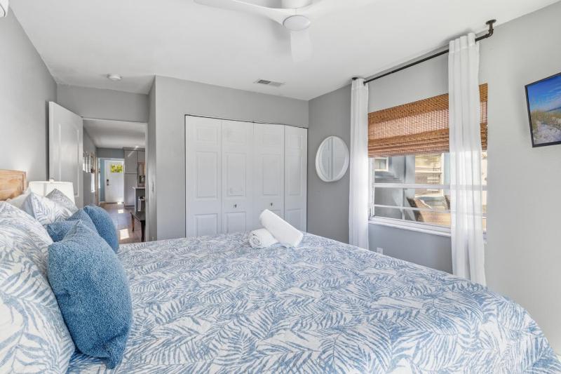 Sea Salt & Sunny Days Pool Spa Putting Green by Anna Maria Life Vacation Rentals - image 4