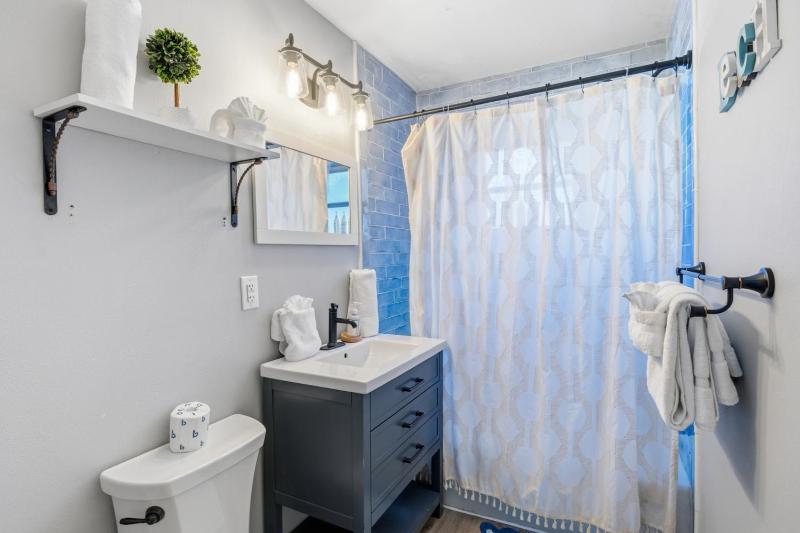Sea Salt & Sunny Days Pool Spa Putting Green by Anna Maria Life Vacation Rentals - image 19