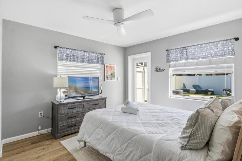 Sea Salt & Sunny Days Pool Spa Putting Green by Anna Maria Life Vacation Rentals - image 42