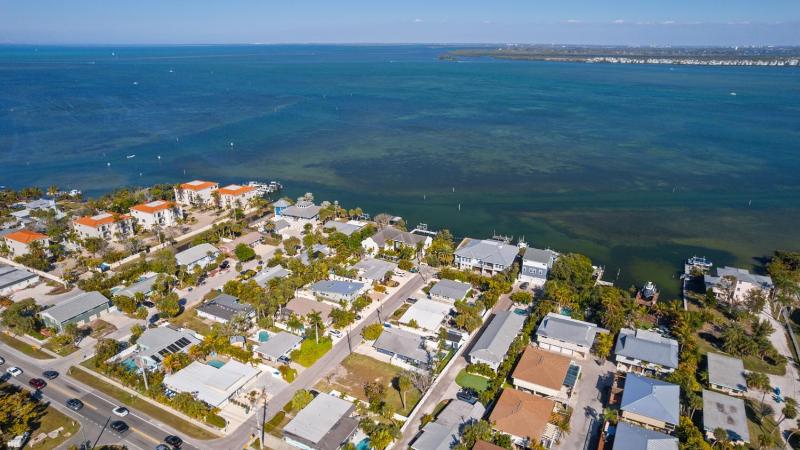 Sea Salt & Sunny Days Pool Spa Putting Green by Anna Maria Life Vacation Rentals - image 30