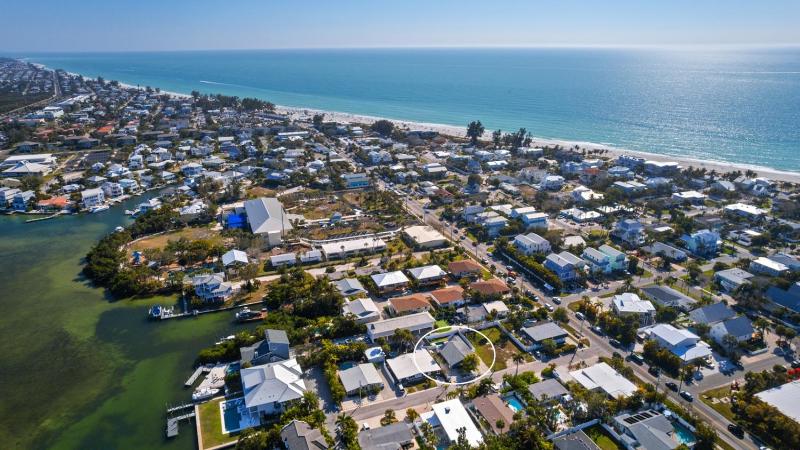 Sea Salt & Sunny Days Pool Spa Putting Green by Anna Maria Life Vacation Rentals - image 18
