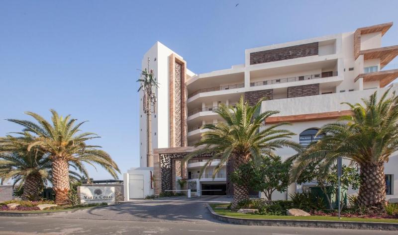 Luxury bayfront condo with panoramic views - image 6