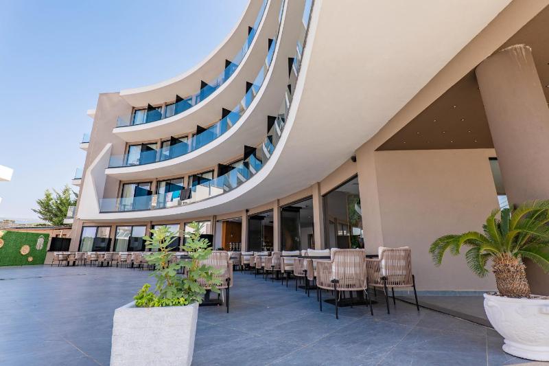 Hotel NOBBU'S Ksamil - image 1