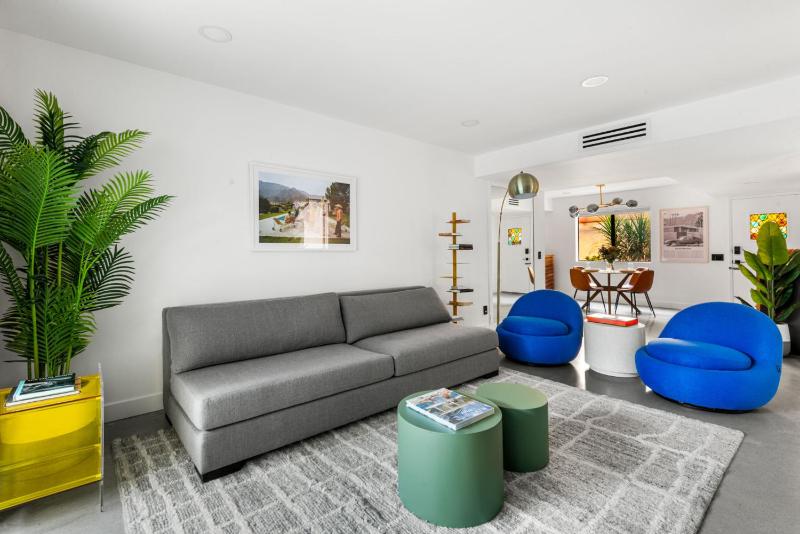 Modern Palm Springs Condo | Views Pools & Tennis - image 32
