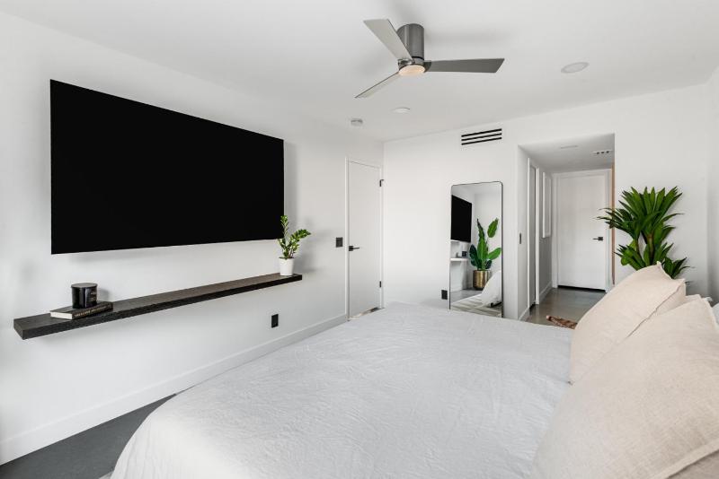 Modern Palm Springs Condo | Views Pools & Tennis - image 36