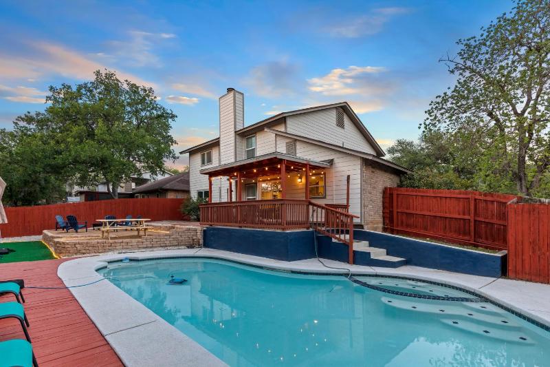 Pool Putt-Putt Fire Pit Sleeps 16 - image 9