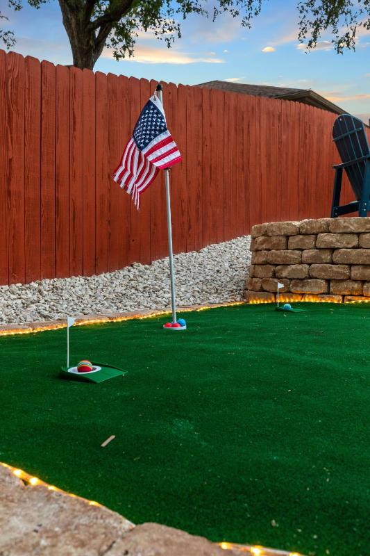 Pool Putt-Putt Fire Pit Sleeps 16 - image 48