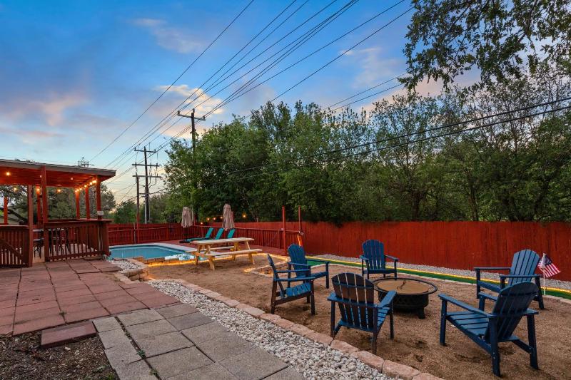 Pool Putt-Putt Fire Pit Sleeps 16 - image 44