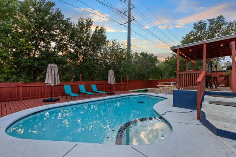 Pool Putt-Putt Fire Pit Sleeps 16 - image 22