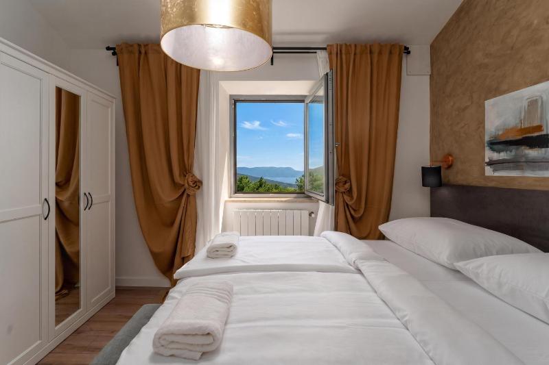 Casa Giuseppe /w Panoramic View - Happy Rentals - image 31
