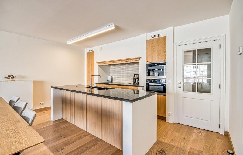 3 Bedroom Luxurious Apartment In Oostende - image 7