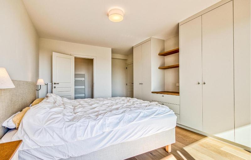 3 Bedroom Luxurious Apartment In Oostende - image 2