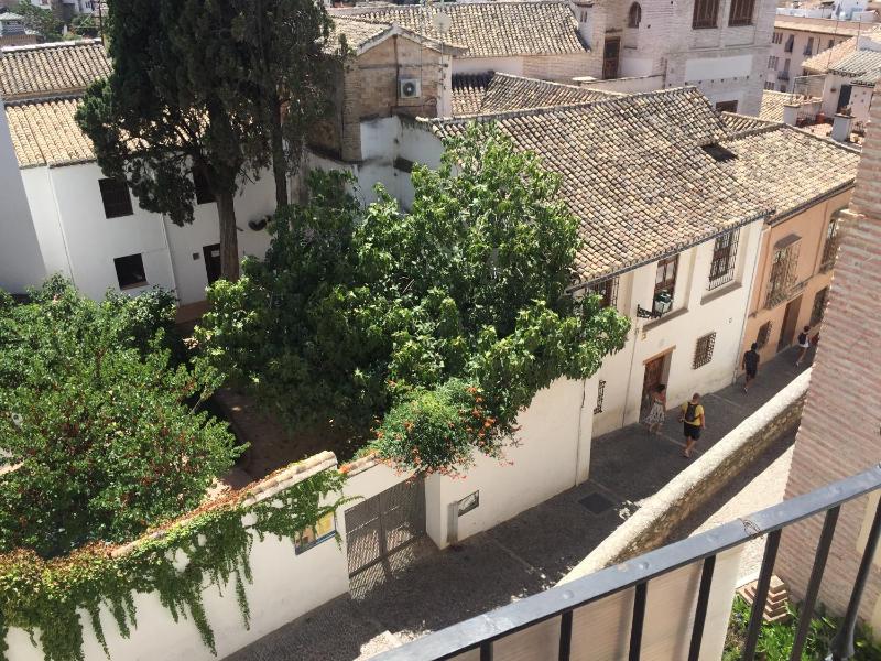 Deluxe Double Room with Balcony image 4