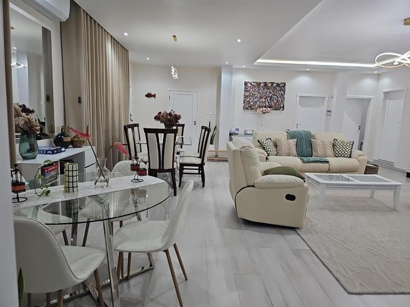 MCHome - Private Villa with Garden & Pool - image 5