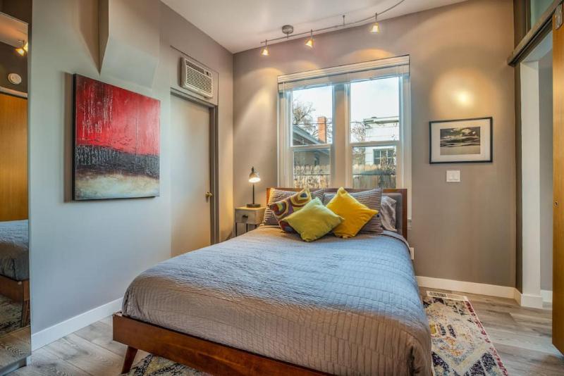 New Contemporary Historical Unit from 5 Star Host - image 3